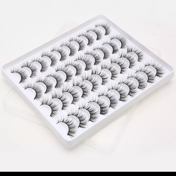 Lashes! - Picture 2 of 2